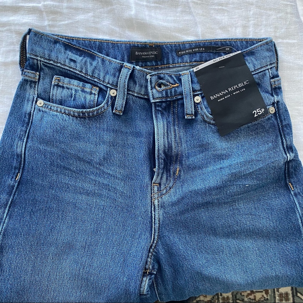 NWT Cropped High Rise Wide Leg Jeans (BR)